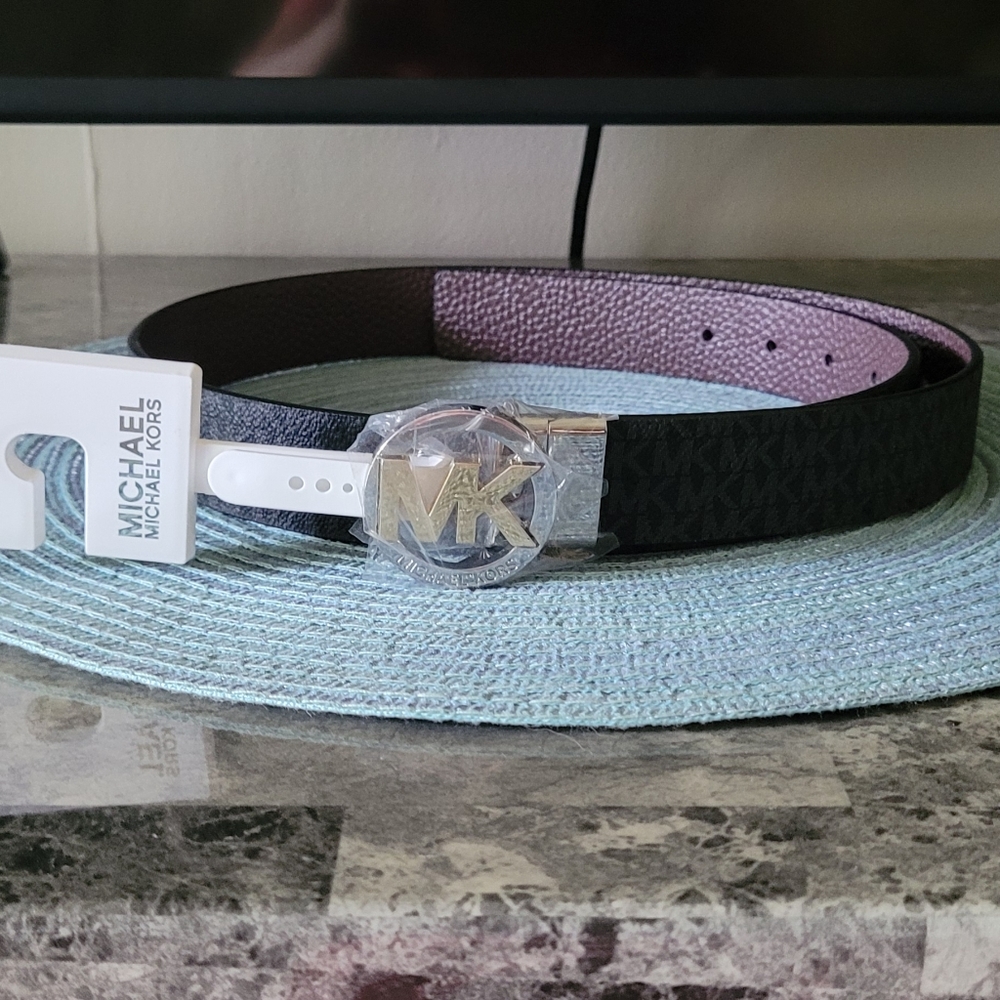 NEW Michael Kors Signature Logo reversible belt